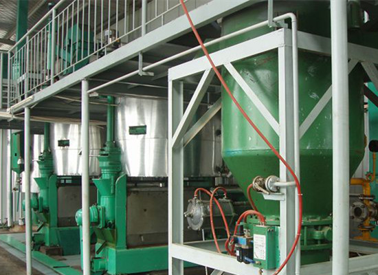 Rice bran pretreatment and pre-pressing machine