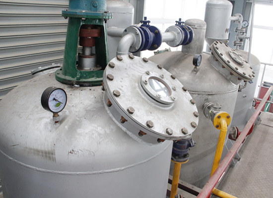 Water degumming of edible oil