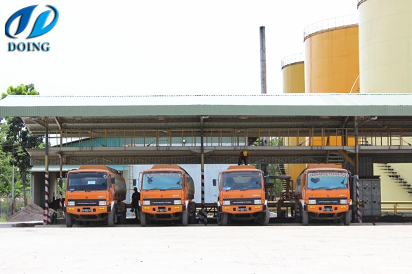 crude palm oil is pumped into  trucks